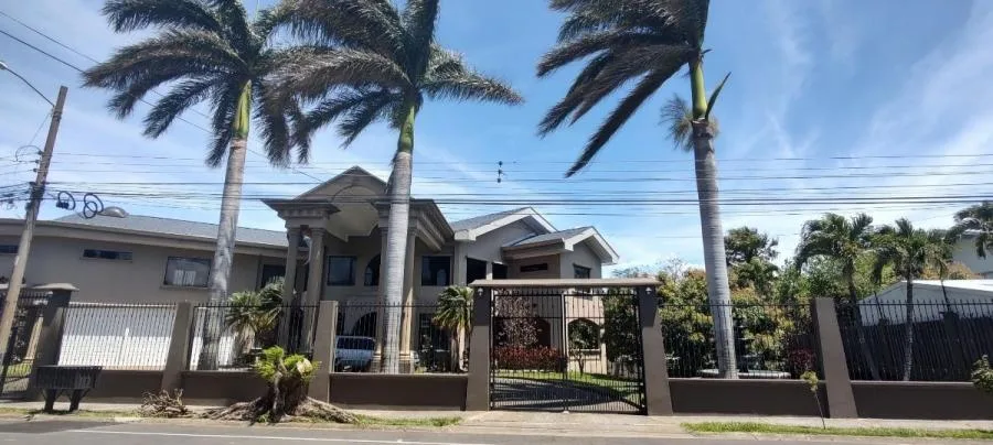 venta de casa en san jose escazu guachipelin - Venta en Escazú