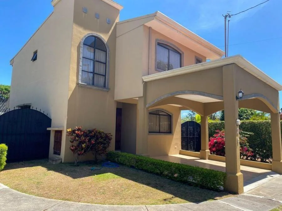 Casa en venta en San Francisco de Heredia. RAH 22-1486 - Venta en Heredia