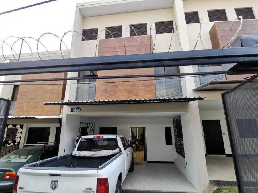 Se vende casa en Calle Los Sanabria, Moravia, San José (DJ  23-1583) - Venta en Moravia