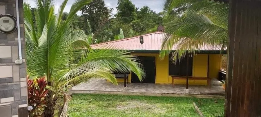 En venta CASA TIPO CABAÑA CERCA DE CAHUITA, LIMÓN, Costa Rica” - Venta en Valle La Estrella