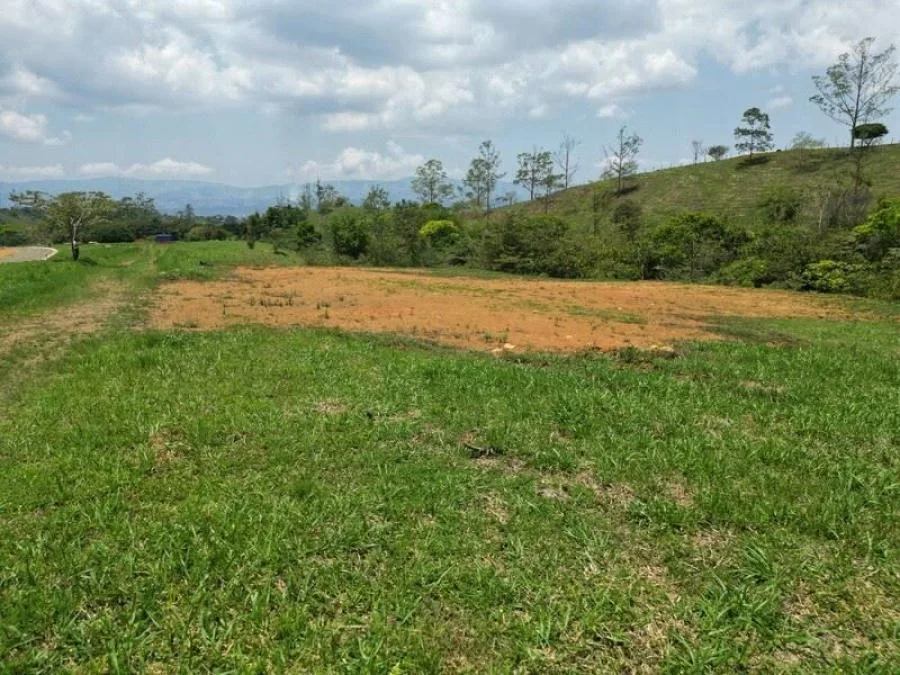 HERMOSO LOTE(1.36ACRES) EN EL CORAZÓN DE RISE,SANTA ELENA,PZ - Venta en Perez Zeledón