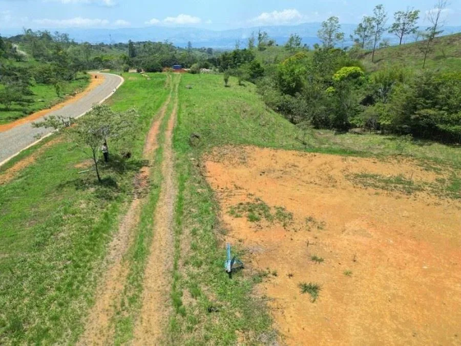 HERMOSO LOTE(1.36ACRES) EN EL CORAZÓN DE RISE,SANTA ELENA,PZ - Venta en Perez Zeledón — photo 3
