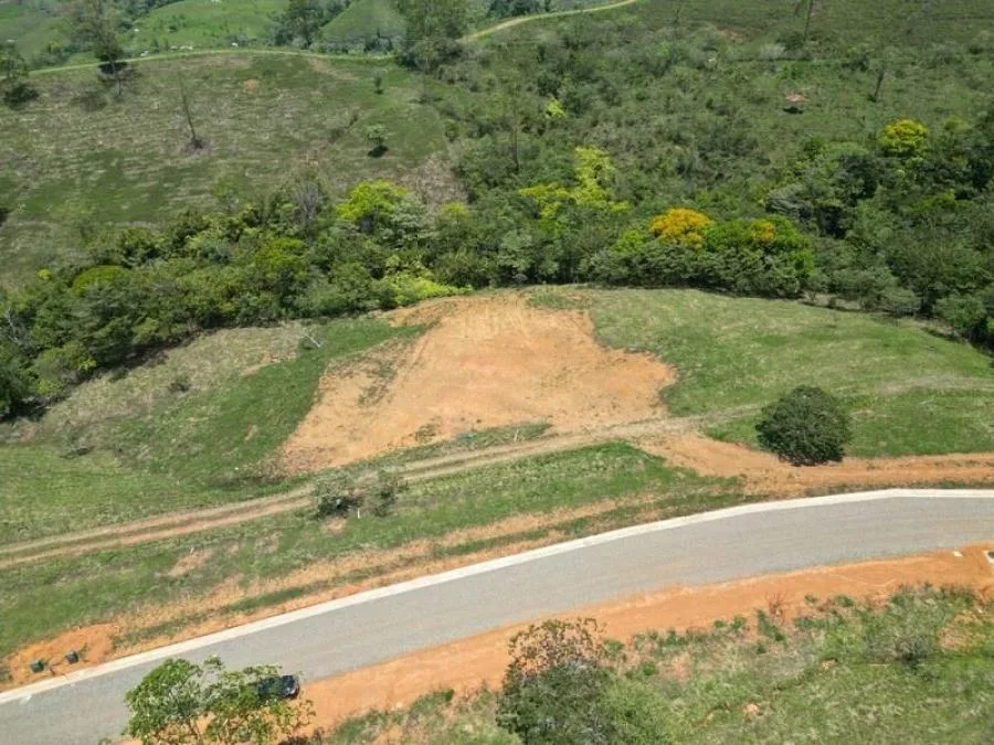 HERMOSO LOTE(1.36ACRES) EN EL CORAZÓN DE RISE,SANTA ELENA,PZ - Venta en Perez Zeledón — photo 4