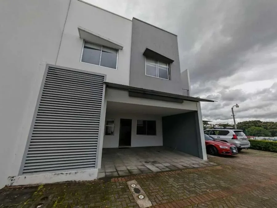 Alquiler de casa amoblada en condominio Vistas de Moravia UC4951 - Alquiler / Renta en Moravia — photo 2