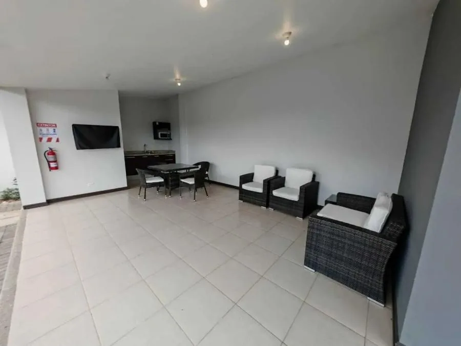 Alquiler de casa amoblada en condominio Vistas de Moravia UC4951 - Alquiler / Renta en Moravia — photo 3