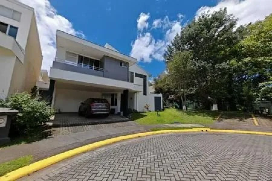 Venta de casa en condominio en Sabanilla, Montes de Oca US$ 350,000 #TU3034 - Venta en Montes de Oca