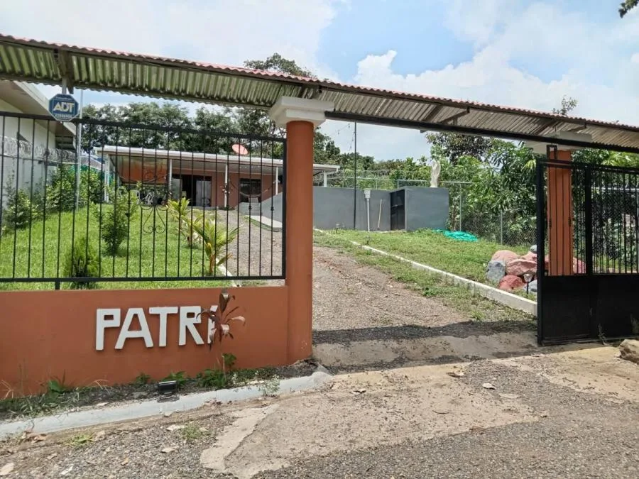 Descubre la serenidad y la calidez del hogar en San Mateo, Alajuela. RAH 24-499 - Venta en San Mateo