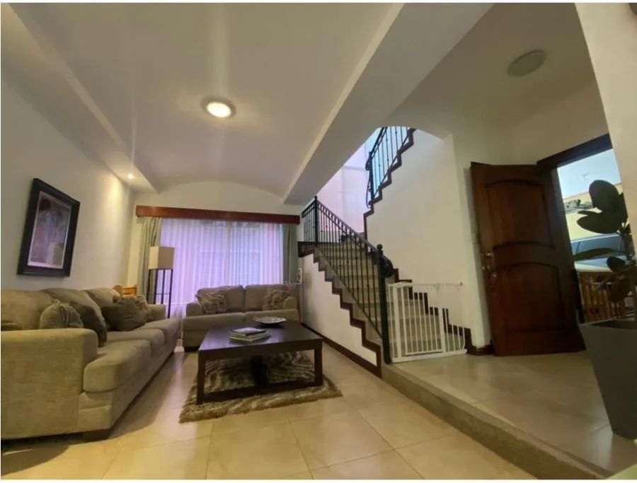 Venta de casa en condominio en Pinares, Curridabat US$238,000 #PR001  - Venta en Curridabat