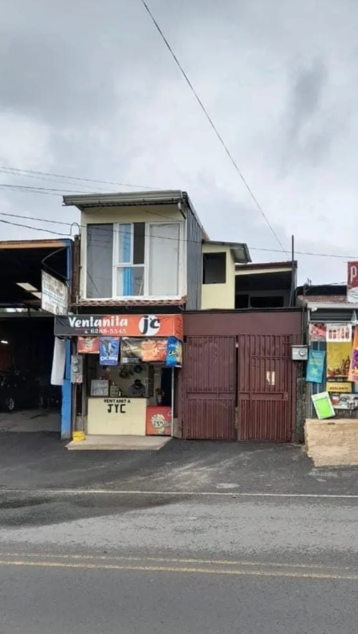OPORTUNIDAD DE INVERSIÓN! 2 CASAS, 4 APARTAMENTOS Y UN LOCAL COMERCIAL EN LA FILA DE MORA, SAN JOSÉ - Venta en Mora