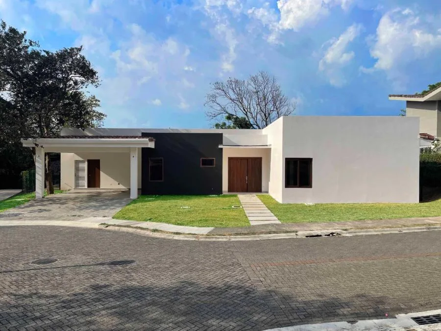 Venta de casa en Condominio en Piedades Santa Ana - Venta en Piedades
