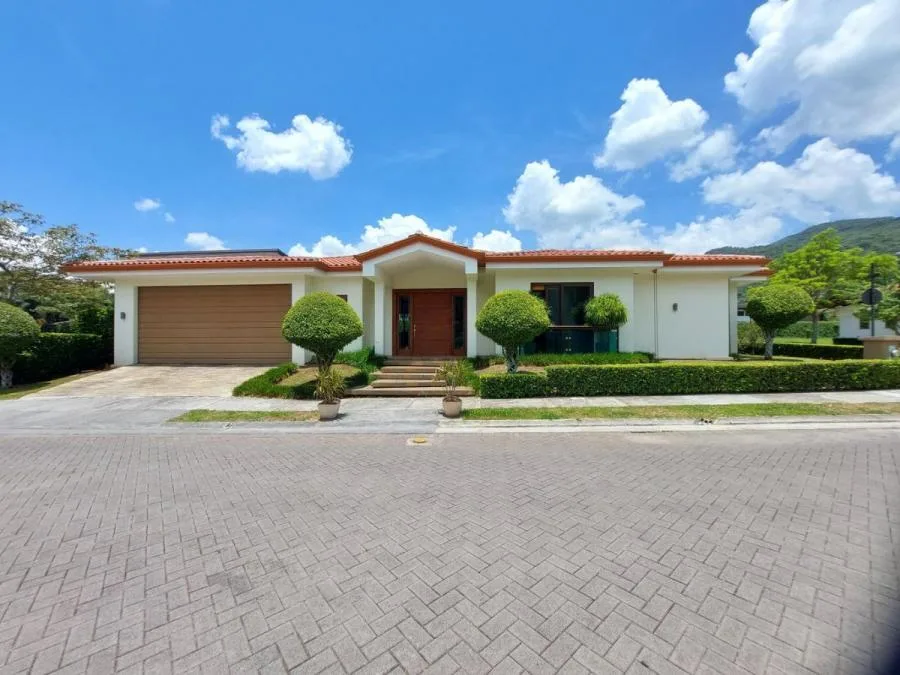 Se vende casa en Santa Ana, La Carana, San José (DJ 23-3067) - Venta en Santa Ana