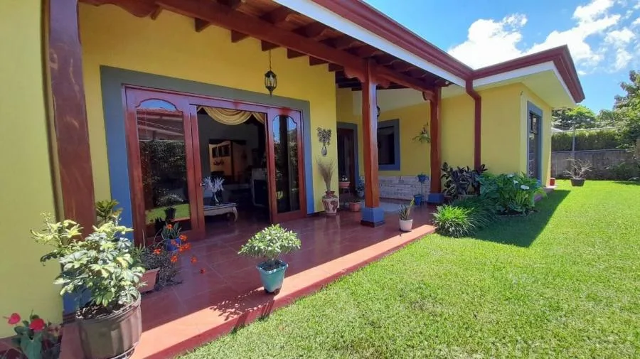 Venta de Casa en San Rafael de Coronado / OFC Mls. 25-1328 - Venta en Vasquez de Coronado