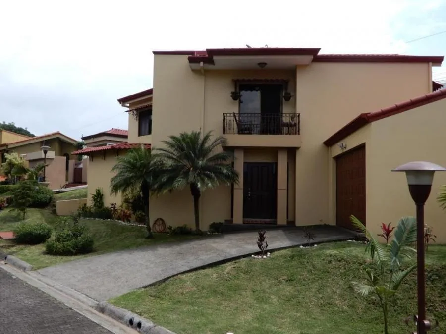 CASA EN VENTA EN BOSQUES DE DOÑA ROSA, BELÉN RAH 232462  - Venta en Belén