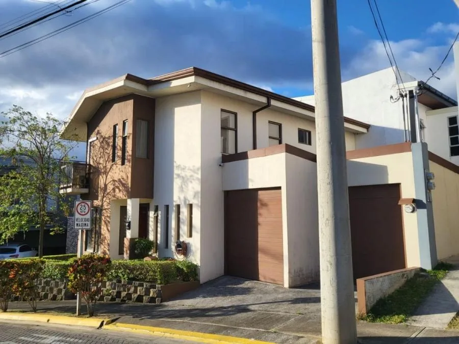 Casa en Venta en Ulloa, Heredia. RAH 23-2302 - Venta en Ulloa