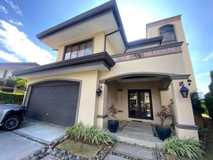 Venta de  hermosa  casa en Heredia CA - Venta en heredia