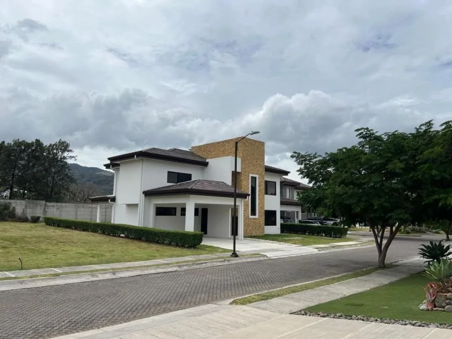 Venta de Casa Nueva en Santa Ana Condominio Condado del rio MGA - Venta en Santa Ana