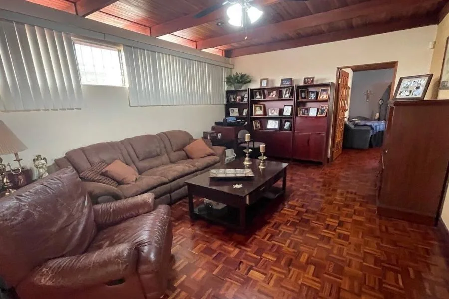 Venta de casa en Barrio La Nopalera, Granadilla $400.000 #JM36 - Venta en Curridabat