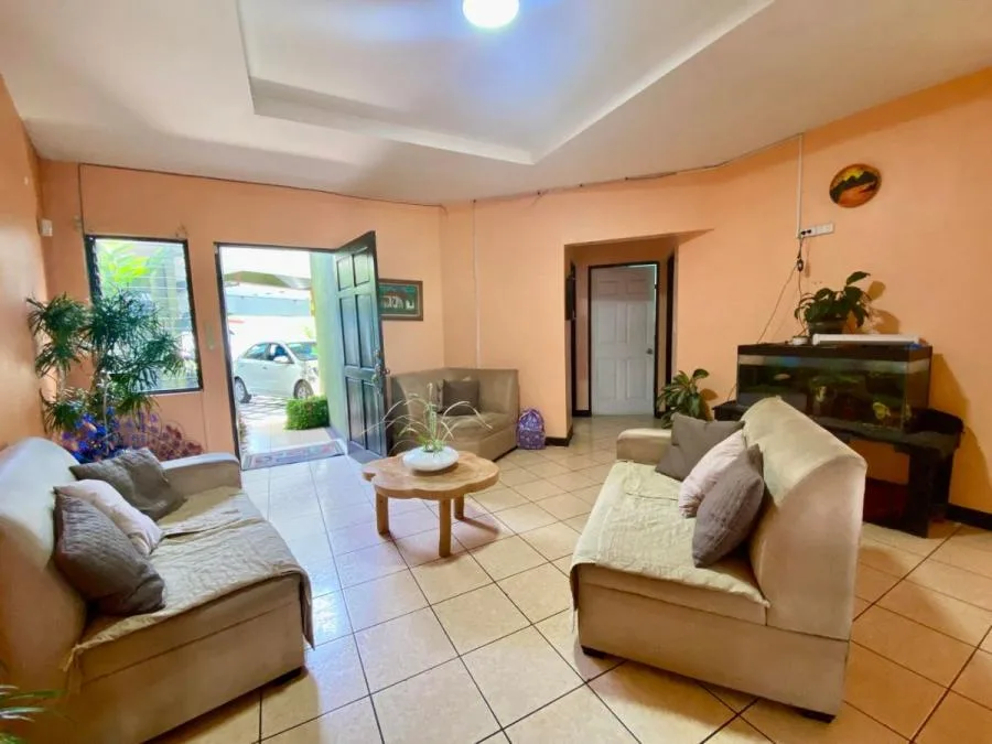 Venta de Casa amplia en Tibás, Cinco Esquinas. - Venta en Tibás — photo 4