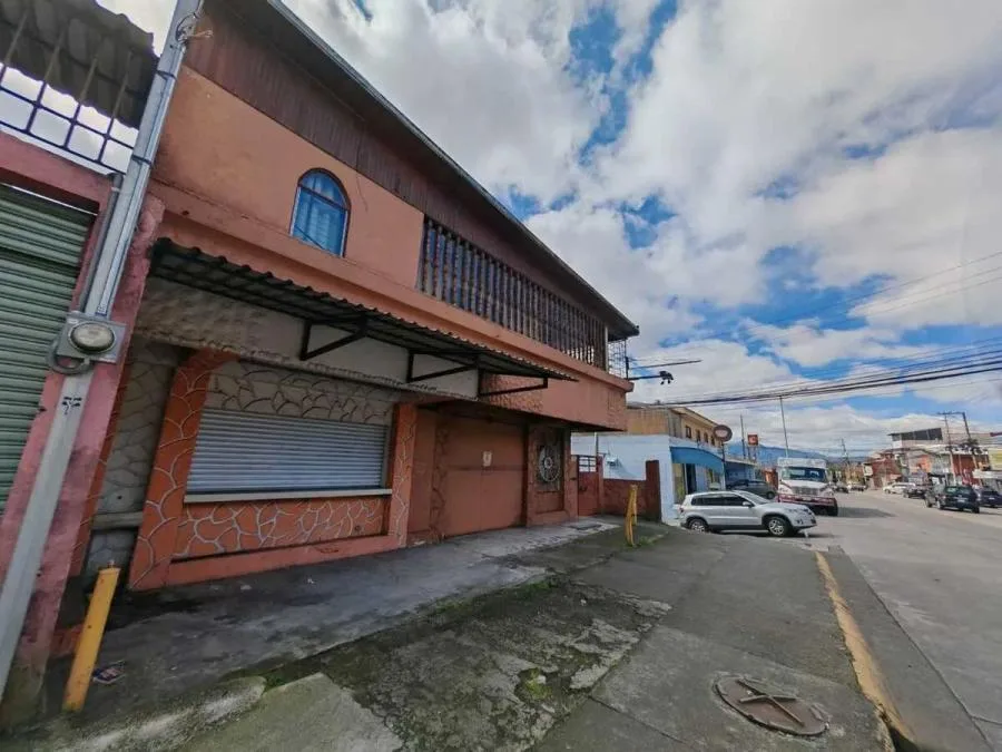 Venta de Propiedad con local y apartamentos en via principal de El Alto de Guadalupe  #US3158  - Venta en San Vicente