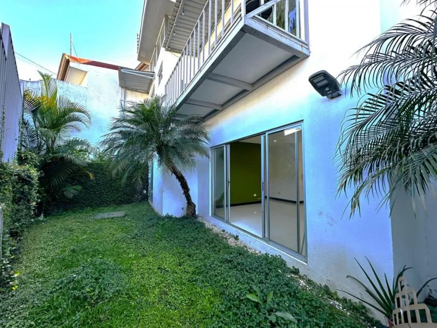 Venta de Apartamento de 2 niveles en Ayarco Curridabat - Venta en Curridabat