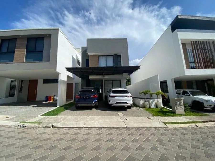 Venta de Casa en Santa Ana, San José.  - Venta en Santa Ana