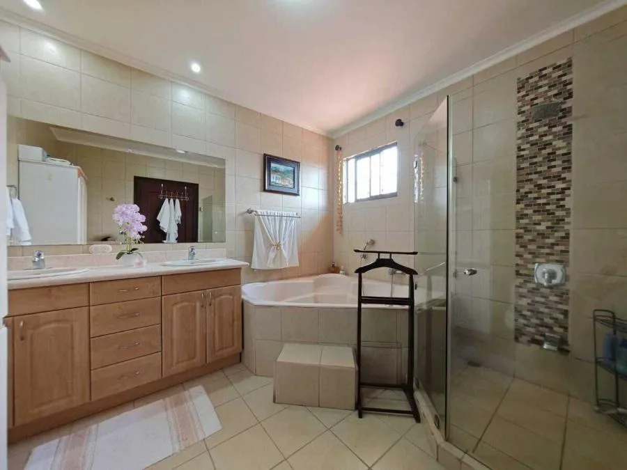 Venta de casa en Santo Domingo de Heredia US$ 330,000 #2702 - Venta en Santo Domingo — photo 4
