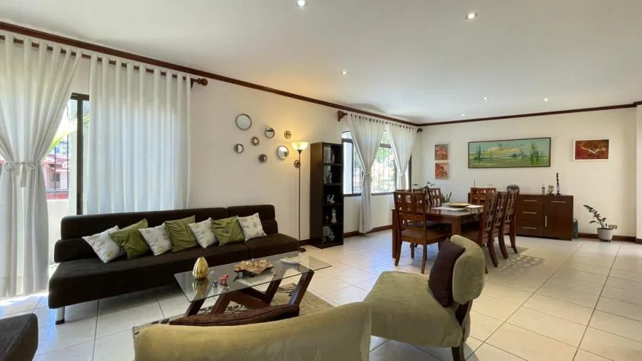 SE VENDE CASA EN SAN RAFAEL DE ESCAZU PBR - Venta en San Rafael
