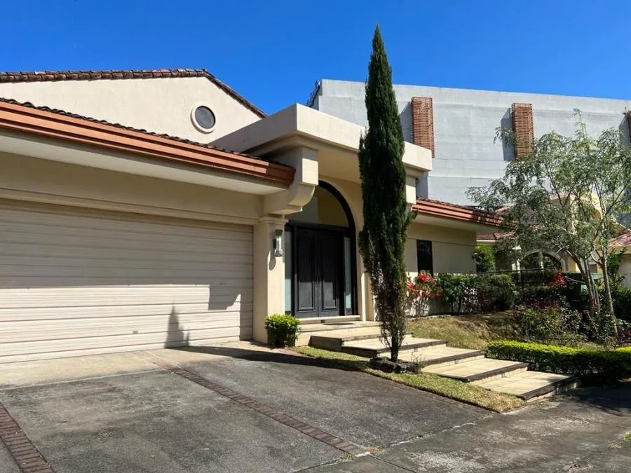 580000 - Venta en Santa Ana