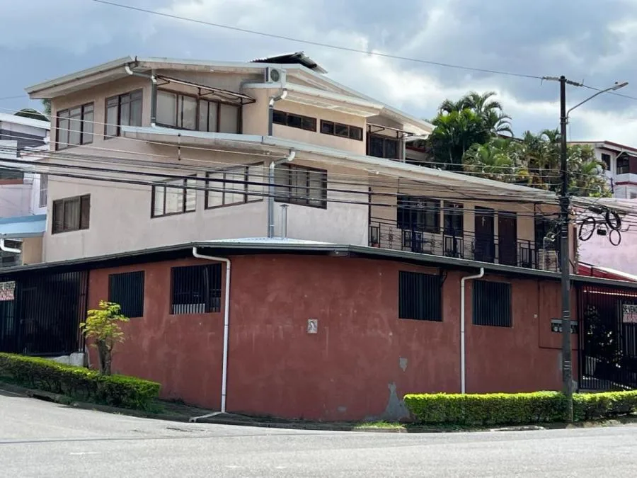 Propiedad multifamiliar con 6 apartamentos y alto potencial de renta #26-720 GS - Venta en San José