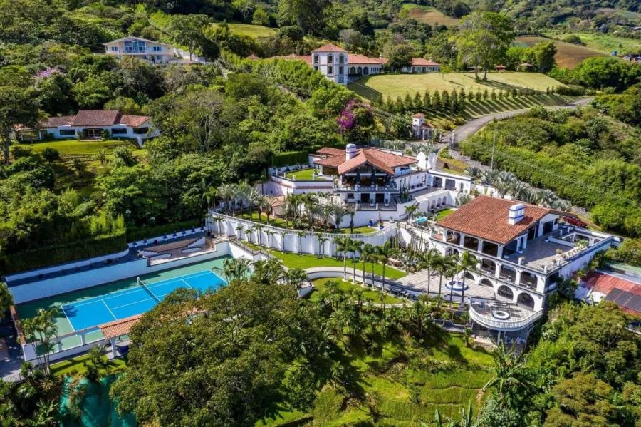 Venta de Mansión en Escazú, San José. RAH 24-576 - Venta en Escazú