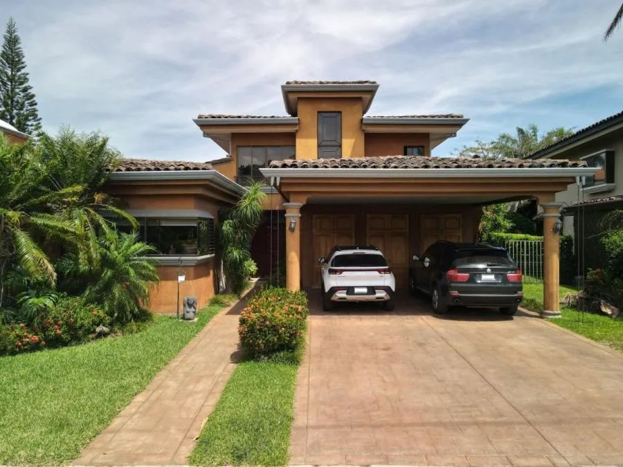 CASA EN VENTA EN VALLE DEL SOL, LINDORA RAH 233006  - Venta en Santa Ana