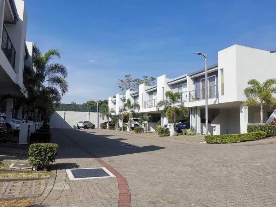 alquiler de casa en san jose  santa ana  - Alquiler / Renta en Brasil