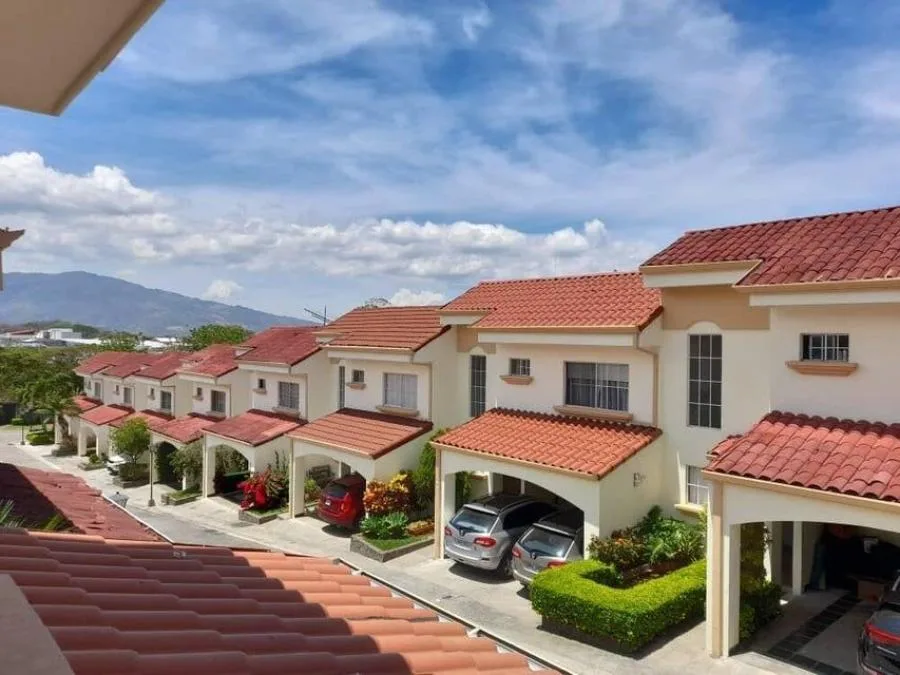Venta de Casa en Belén, Heredia. RAH 25-762 - Venta en Belén