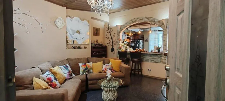 MLS-26-27 LS VENTA EDIFICIO COMERCIAL CON APARTAMENTO Y LOCALES COMERCIALES  HEREDIA CENTRO - Venta en Heredia
