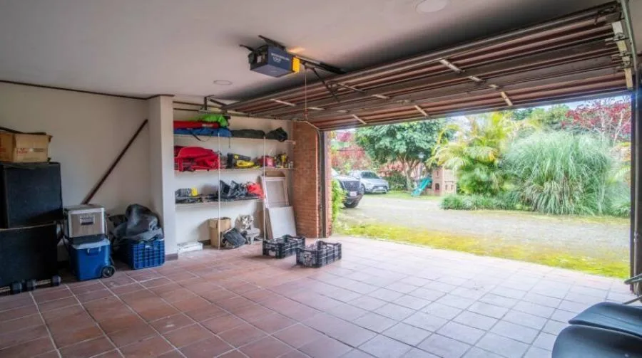 Venta de casa con apartamento independiente en San Rafael, Montes de Oca $590,000 #FR004  - Venta en Montes de Oca — photo 3