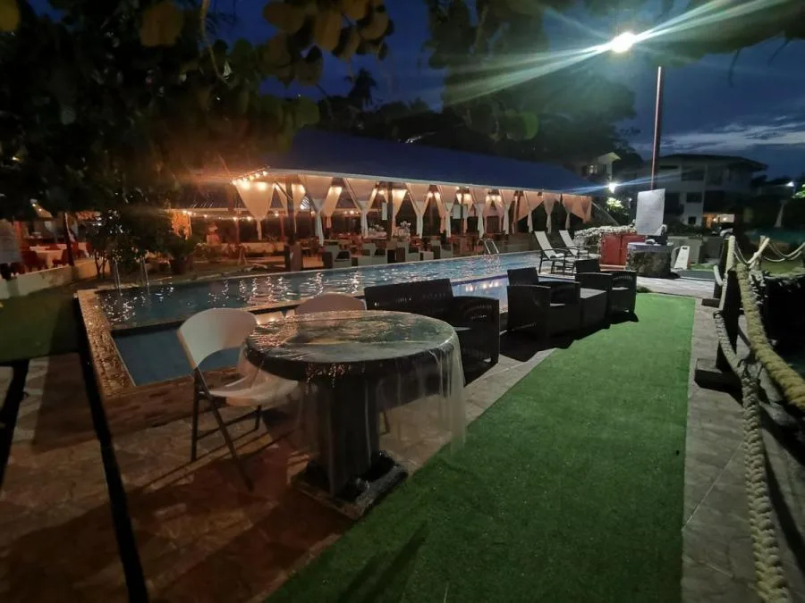 Hotel La Cueva en Venta ubicado en el Limón, Limón centro - Venta en Limón