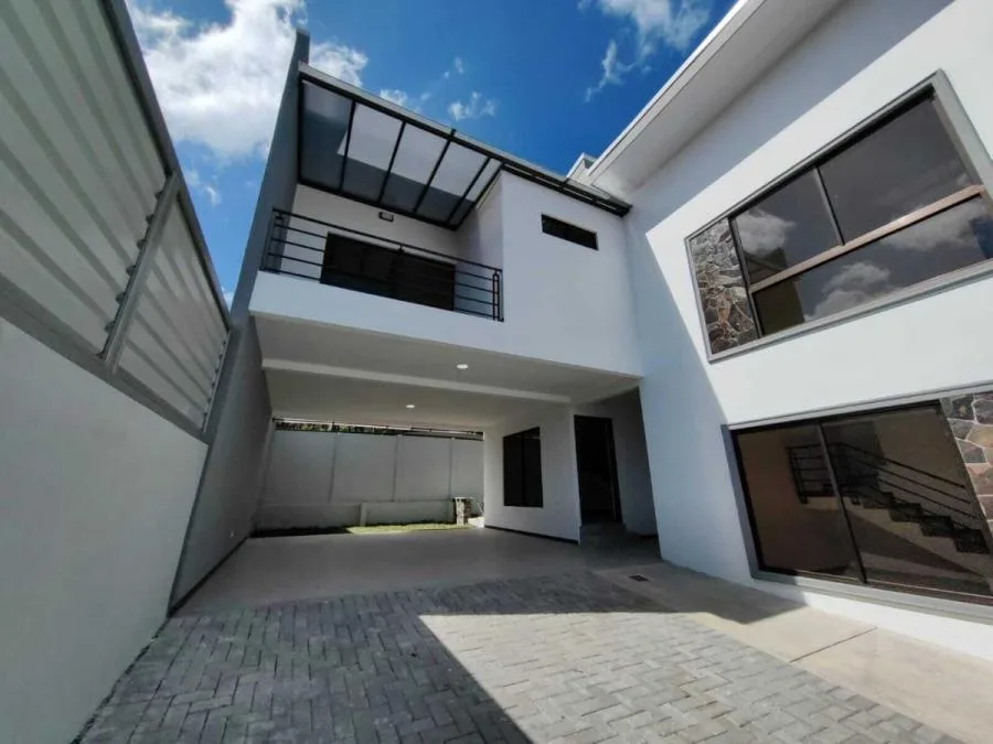 CASA EN ALQUILER EN CIUDAD COLÓN RAH 232635  - Alquiler / Renta en Colón