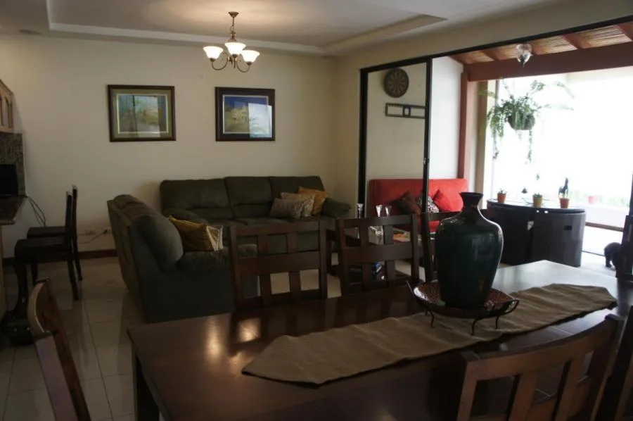 Casa Remodelada en Venta Ubicada en Cartago, La Unión  - Venta en La Unión
