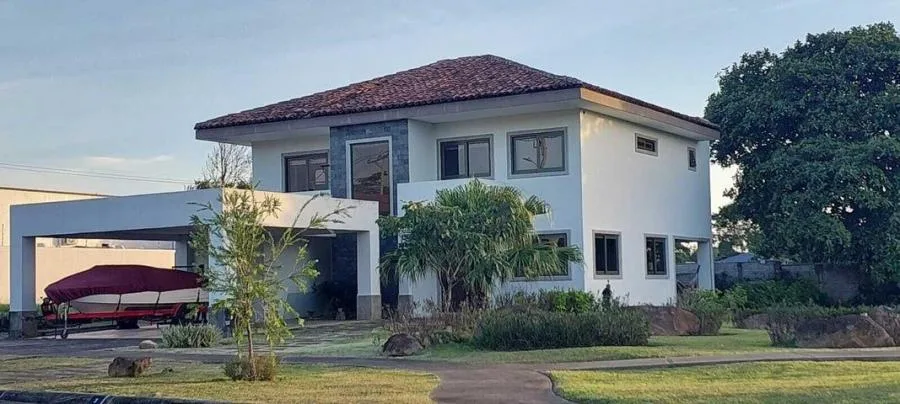 Venta de Casa en La Guácima de Alajuela. RAH 25-488 - Venta en Guácima