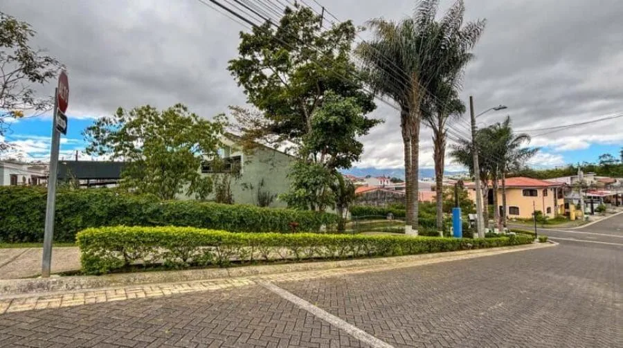 Venta de casa de una planta en condominio Lomas de Montes de Oca, San Rafael, Montes de Oca #FE003 - Venta en Montes de Oca — photo 2