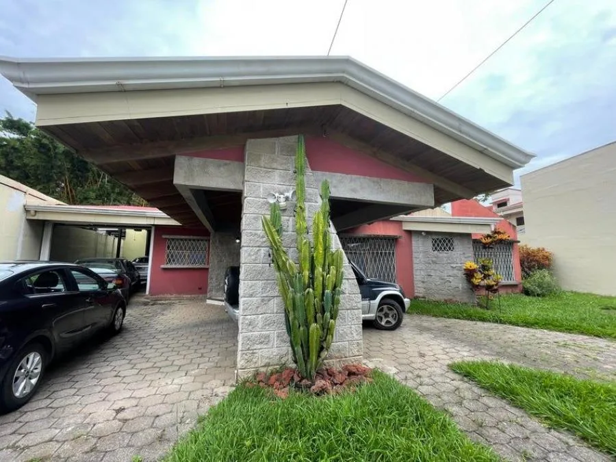 Venta de Casa en Escazú, San José. RAH 25-466 - Venta en Escazú