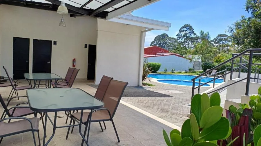 Alquilo apartamento en primer piso en Condominio Torres de Granadilla - Alquiler / Renta en Curridabat