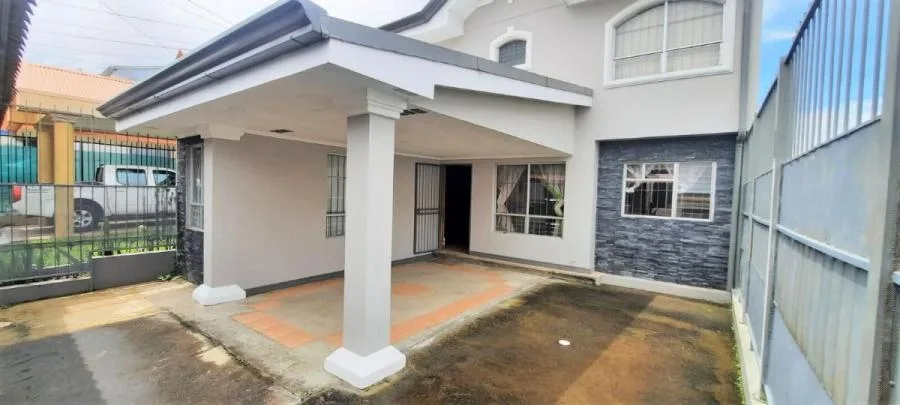 Casa en Venta en Mercedes Norte, Heredia RAH #2356 - Venta en Mercedes
