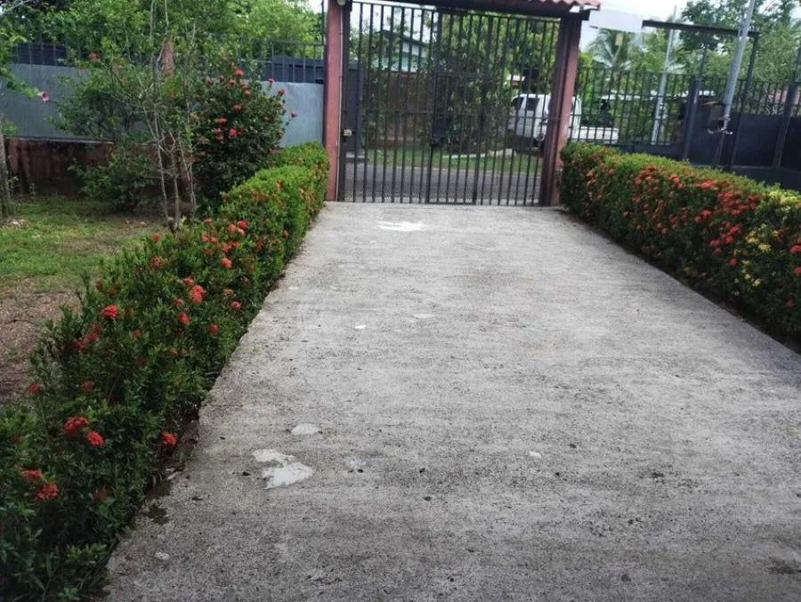 Venta de Casa en Parrita, Puntarenas. RAH 25-549 - Venta en Parrita