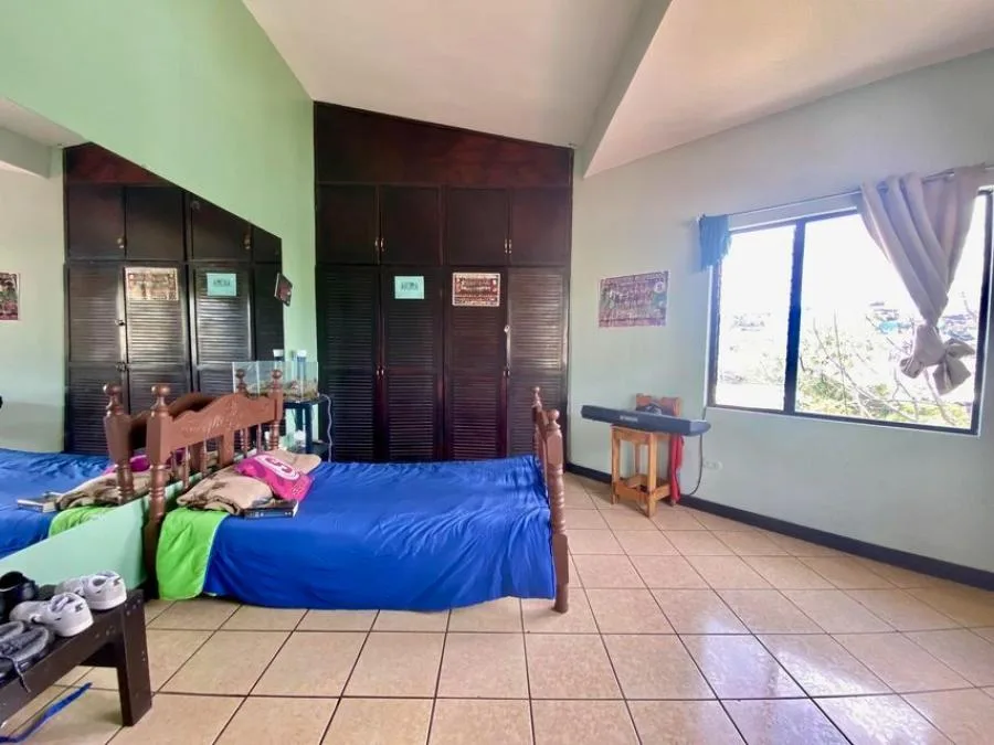 Venta de casa en Cinco Esquinas Tibás - Venta en Tibás — photo 2