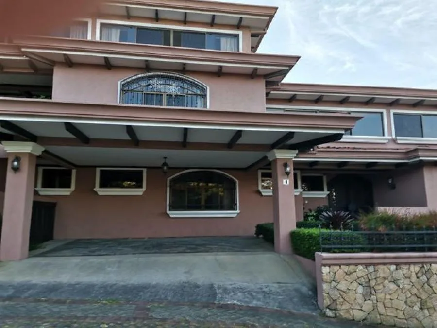 Venta de hermosa casa en San Rafael de Escazú. #22-1392 - Venta en Escazú