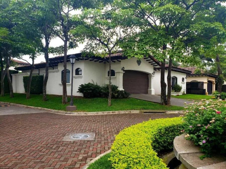 Venta de Casa en Condominio en Pozos Santa Ana MGA - Venta en Santa Ana