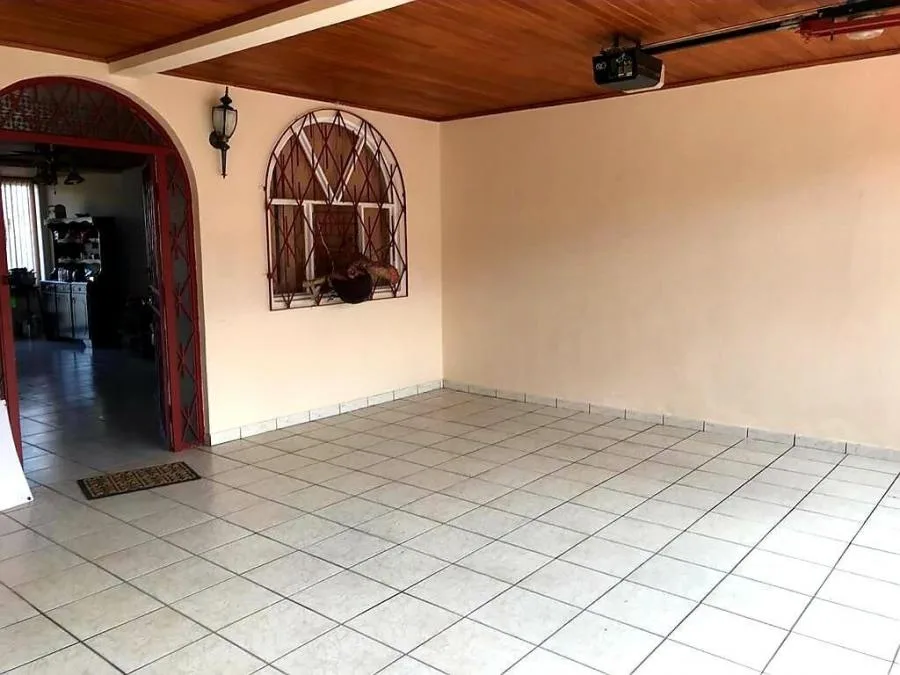 Venta de Gran Casa en Bella Zona de Moravia RAH #2253 - Venta en Moravia — photo 2