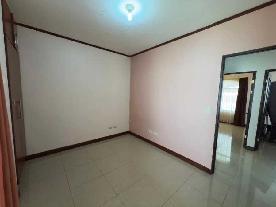 Venta de casa de una planta en Santo Domingo de Heredia # DE004 - Venta en Santo Domingo — photo 5