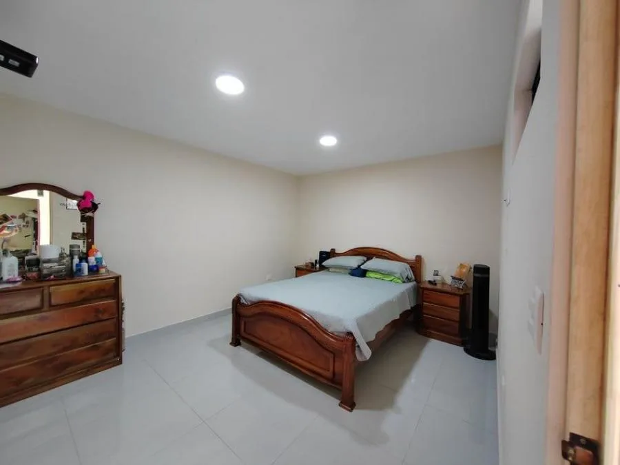 Venta de casa con espacio 3 carros Moravia - Venta en Moravia — photo 3
